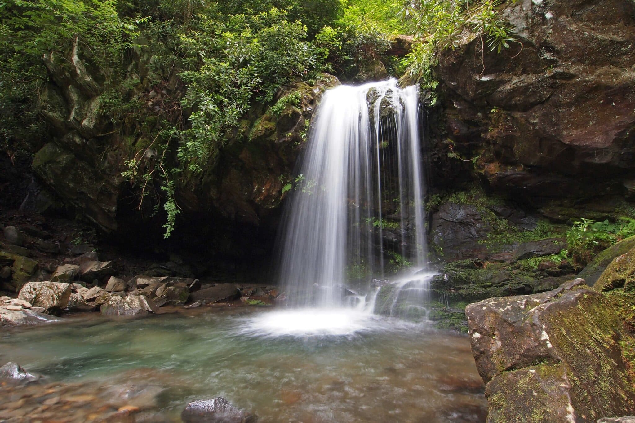 best hikes great smoky mountains national park, grotto falls